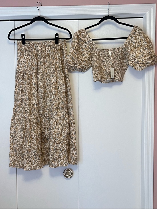 Rylee + Cru Dresses & Skirts - Rylee & Crew Floral Puff Sleeve Crop Top & Midi Skirt Set - Beige Floral